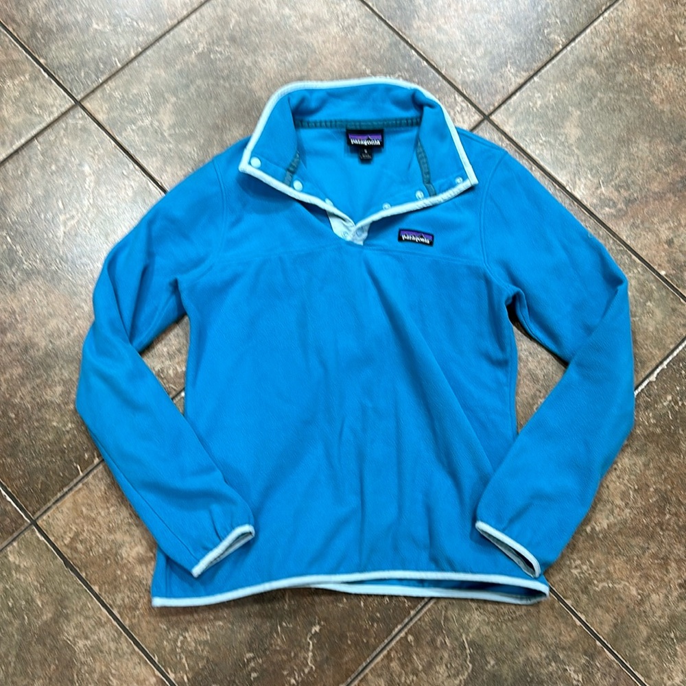 Women’s MEDIUM Patagonia sweater.